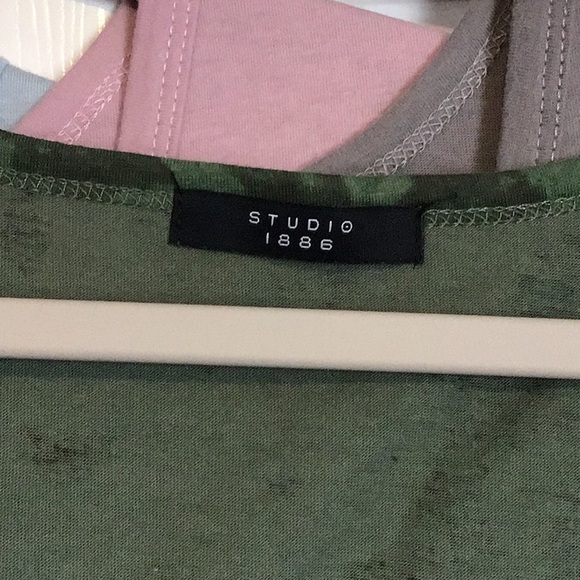 Set of 4 Short Sleeve Shirts - Picture 3 of 13